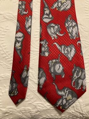 Red Elephant Pattern Men’s Tie